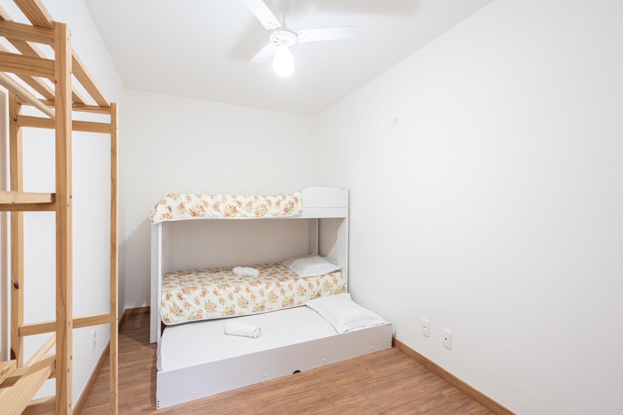 Aptos Completos Com Vista Mar Pe Na Areia Em Barra Velha Em Com Spa, Piscina, Quadra De Futebol, Sala De Jogos, Brinquedoteca, Complexo Com Diversos Comercios