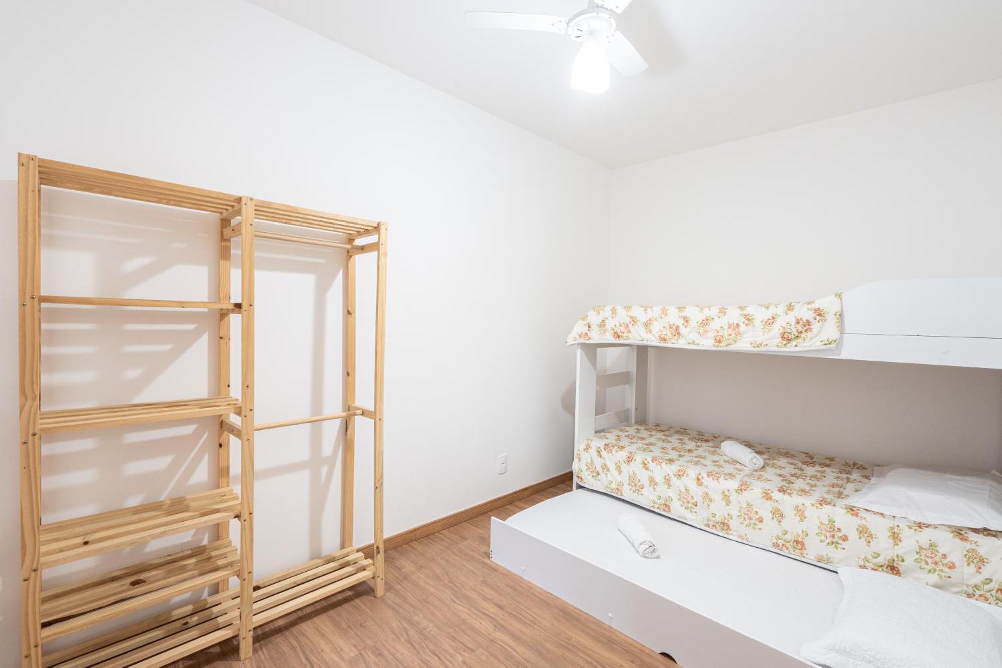 Aptos Completos Com Vista Mar Pe Na Areia Em Barra Velha Em Com Spa, Piscina, Quadra De Futebol, Sala De Jogos, Brinquedoteca, Complexo Com Diversos Comercios