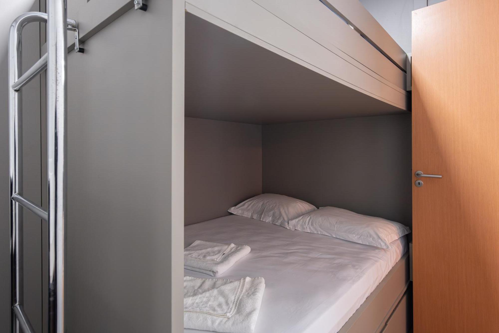 Apartment Aptos Completos Com Vista Mar Pe Na Areia Em Barra Velha Em Com Spa, Piscina, Quadra De Futebol, Sala De Jogos, Brinquedoteca, Complexo Com Diversos Comercios